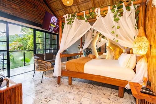 a bedroom with a bed with a canopy at Hotel Glamping La Polka in Amagá