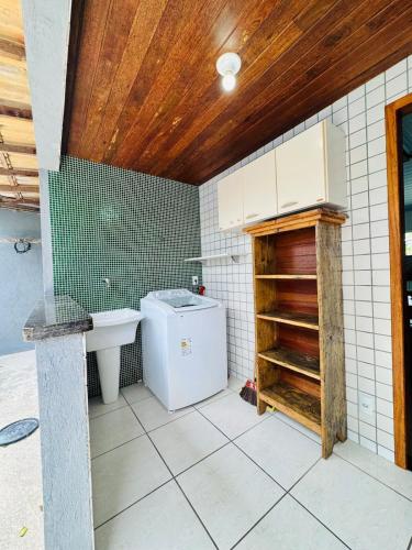 Ένα μπάνιο στο Casa Rústica e Moderna em Búzios!