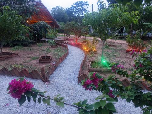 Zahrada ubytování The Shalom Resort & Restaurant