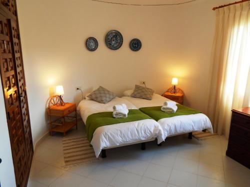 a bedroom with a bed with towels on it at Villa Carfax in Orba