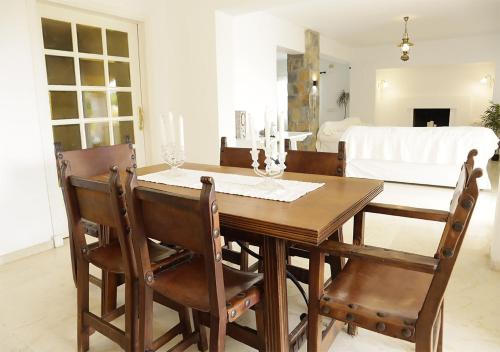 Villa Gardenias Puerto Banús by Houselogy