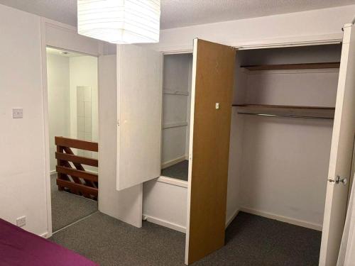 Φωτογραφία από το άλμπουμ του Double Room in a Two Bed House in Crayford σε Slades Green