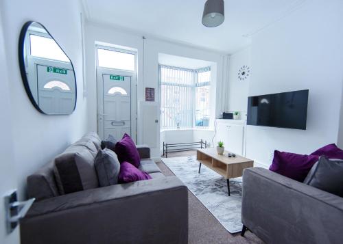 a living room with two couches and a tv at Modern 3-Bed House - Stoke on Trent in Stoke on Trent