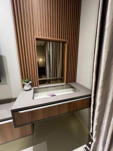 a bath tub in a room with a mirror at Mansão Duplex Santarém in Santarém