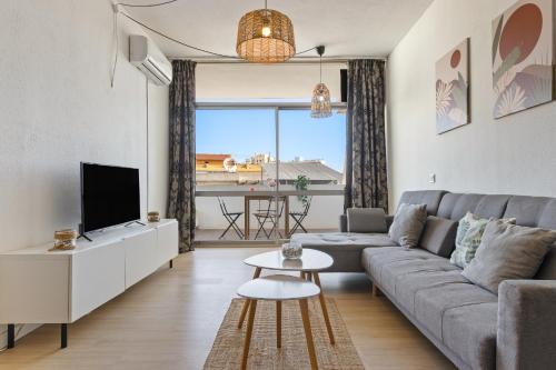 Terraza luminosa, céntrico, a 10 min de la playa