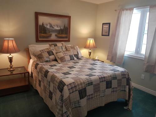 Postel nebo postele na pokoji v ubytování White Rolling Sands of Penetang by Theatre