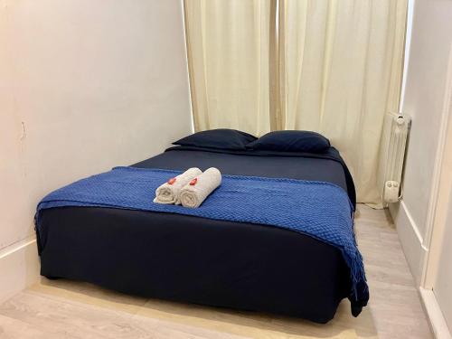 Postel nebo postele na pokoji v ubytování Le Logis Cantilien Lamorlaye-Chantilly