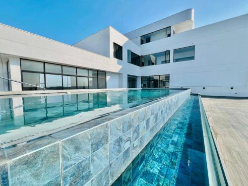 Bazén v ubytování Suite de Lujo Plaza Noah nebo v jeho okolí