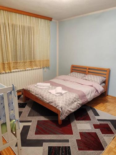 Ένα ή περισσότερα κρεβάτια σε δωμάτιο στο Apartman Dačo