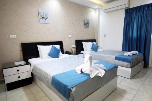 Postel nebo postele na pokoji v ubytování Osiris Hotel Downtown