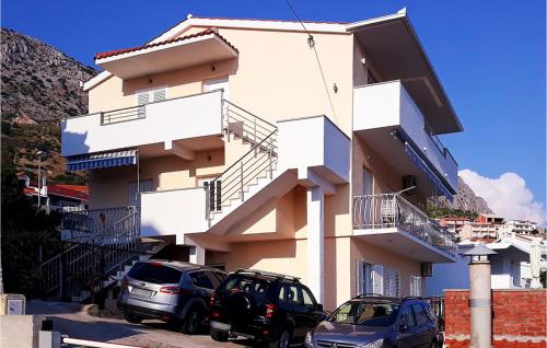 Lovely Apartment In Omis With Wifi