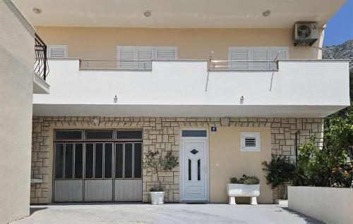 Lovely Apartment In Omis With Wifi