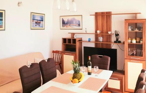 Lovely Apartment In Omis With Wifi