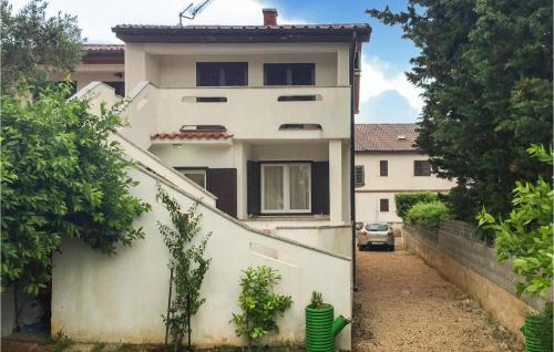 Beautiful Apartment In Novalja With Wifi