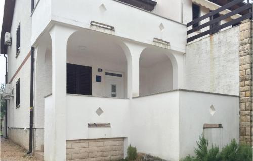 Beautiful Apartment In Novalja With Wifi