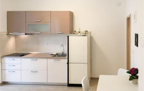 Beautiful Apartment In Novalja With Wifi