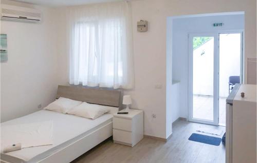 Beautiful Apartment In Novalja With Wifi