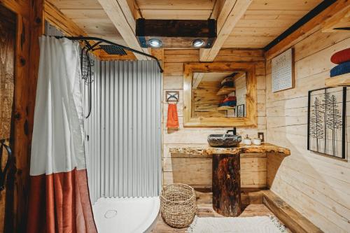 Η κουζίνα ή μικρή κουζίνα στο Rustic Elegance Lodge