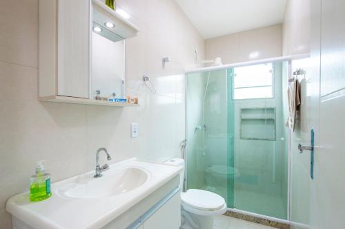 Koupelna v ubytování Casa Charmosa com Lagoa e Lazer em Arraial