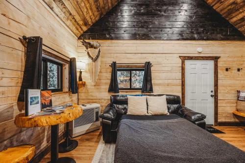 Ένα ή περισσότερα κρεβάτια σε δωμάτιο στο Rustic Elegance Lodge