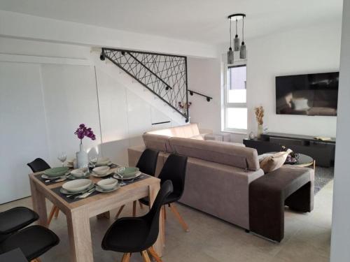 Elegant Villa Ilma with Pool - Villa With Pool