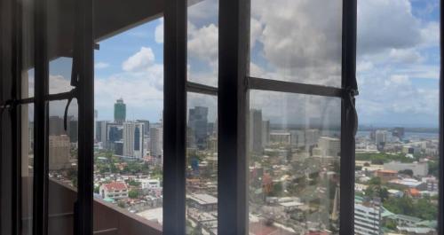 SampongにあるOcean and City Views 3BR 3BA Cebu Condo with Parkingのギャラリーの写真