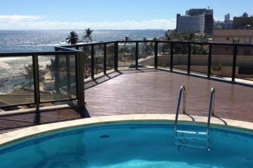 Bazén v ubytování Maravilhoso Apartamento Luxo 2 Quartos Ondina nebo v jeho okolí