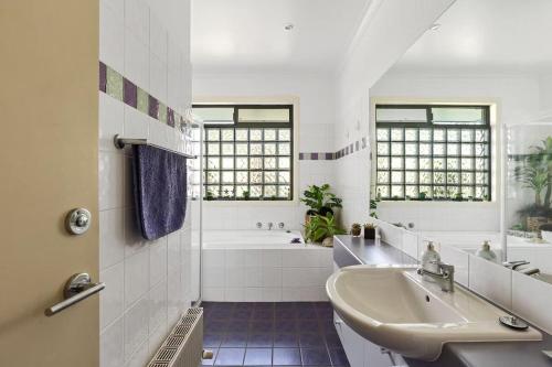 Et badeværelse på Majestic On The Murray