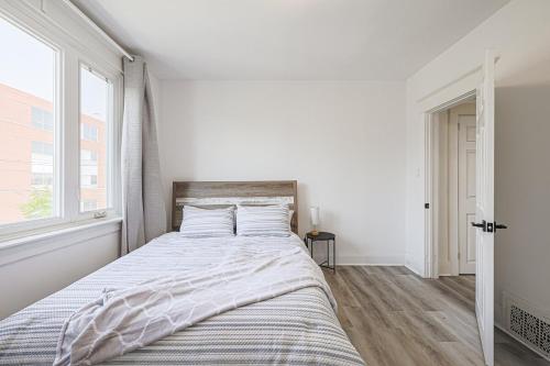 Galeriebild der Unterkunft Cozy & Comfy house near Subway in Toronto
