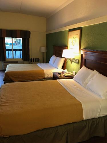Postel nebo postele na pokoji v ubytování Hotel M Morgantown - WVU Area