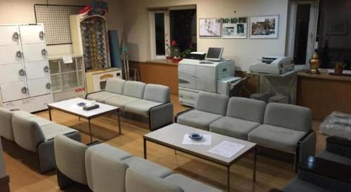 a living room with couches and tables in a room at Niyama Onsen Hotel NK Vila in Tōgenoshita
