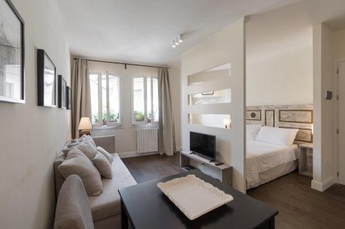 Novella Goldoni Suite-by Florence Concierge