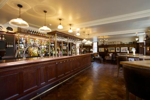 The Crown Hotelにあるラウンジまたはバー