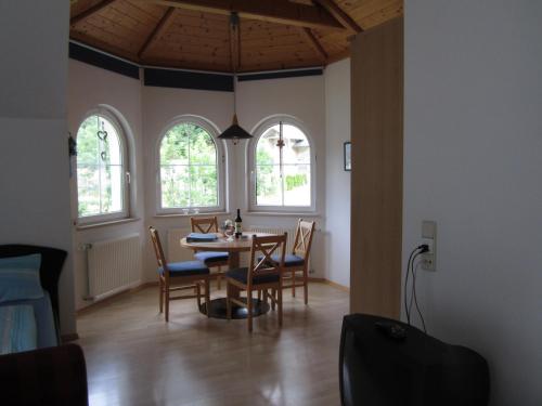 a dining room with a table and chairs at Landhaus Bürse in Flattach
