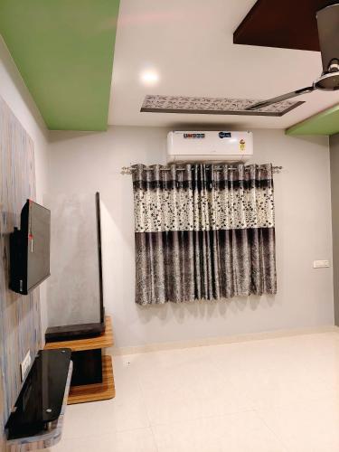 Φωτογραφία από το άλμπουμ του Hotel Indrayani σε Jāmb