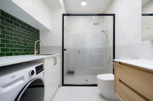 a bathroom with a shower and a washing machine at 2 Houses, 1 Booking, Great Location in Launceston