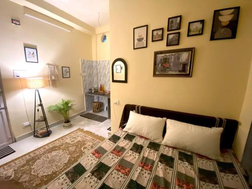 Postel nebo postele na pokoji v ubytování Affordable Stays in Park Circus!