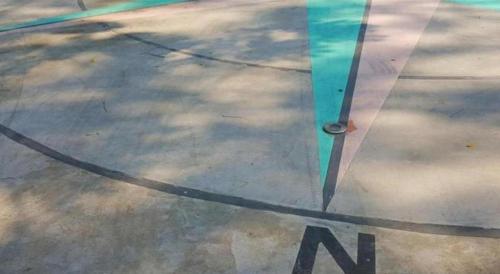 a pole on the ground with the word no on it at Ozono Resort in Huai Bau