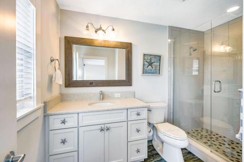 Vannituba majutusasutuses Family Tides Unit B - Ready for Guests November 2024