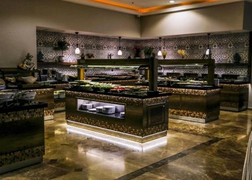Makanan di atau berdekatan hotel
