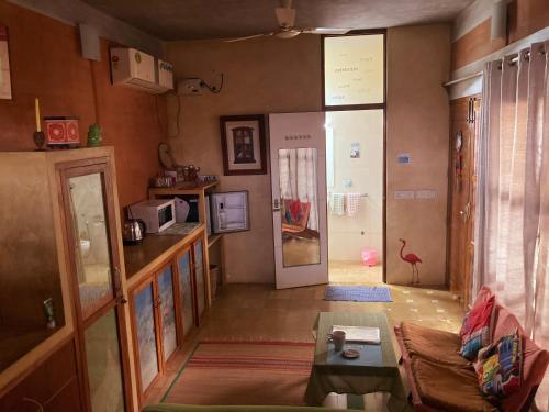 Køkken eller tekøkken på House of Mud Eco Friendly Room