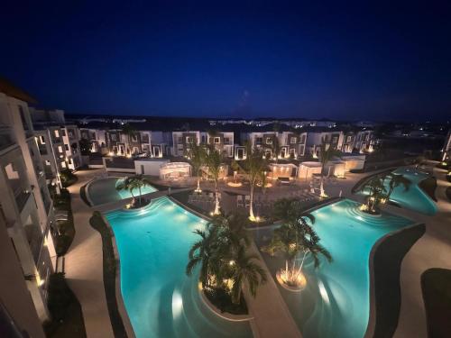 Πισίνα στο ή κοντά στο Garden Breeze Penthouse & Pool View l Mistral 401