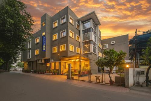 FabHotel Bee Town
