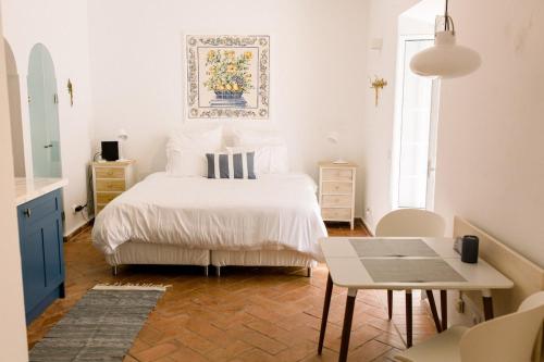 Tranquil Garden Getaway with Pool & Charm Old Town