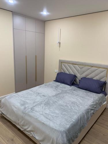 Postel nebo postele na pokoji v ubytování Лазурный квартал