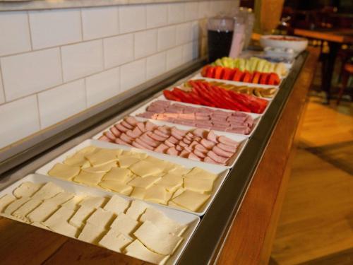 ホテルの敷地内または近くでの食事または食べ物