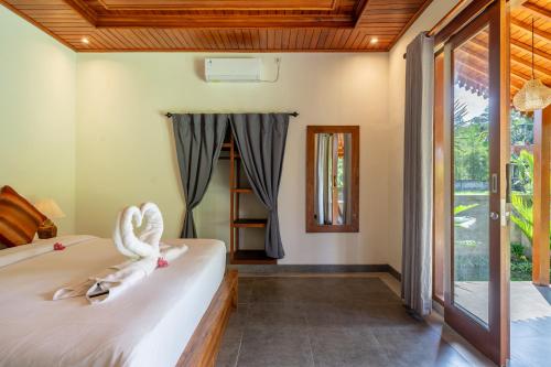 Postel nebo postele na pokoji v ubytování Sunrise Swing Paradise