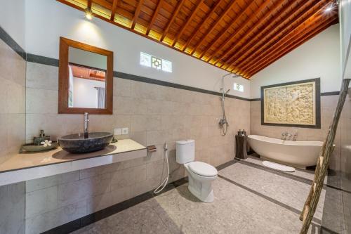 Koupelna v ubytování Sunrise Swing Paradise