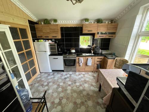 Η κουζίνα ή μικρή κουζίνα στο K&B Residence