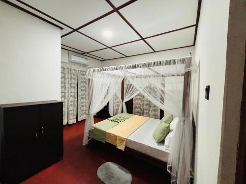 Postel nebo postele na pokoji v ubytování Room In Kandy Yasasa Ayurvedic Villa Nature Stay